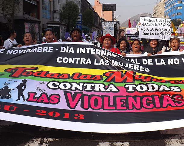 20131203 marchamujeresperu610